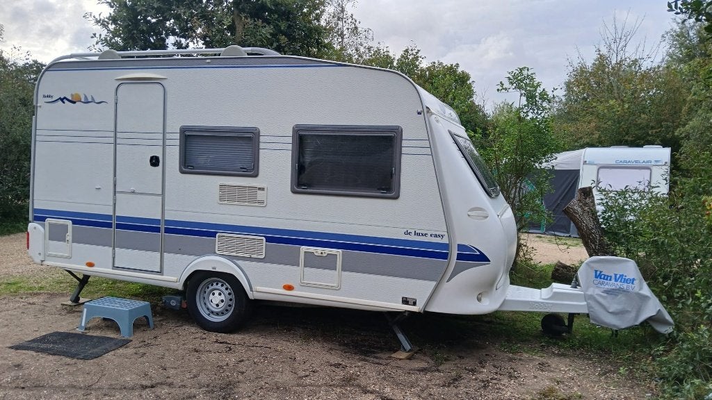 Hobby De Luxe Easy 400 SF uit 2004 met mover en voortent, Rondzit, Hobby, Dwarsbed, 750 - 1000 kg