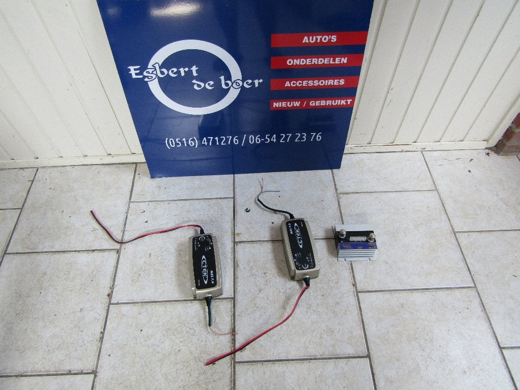 2x acculader druppellader camper + batterij guard, Caravans en Kamperen, Camper-accessoires, Ophalen of Verzenden, Zo goed als nieuw