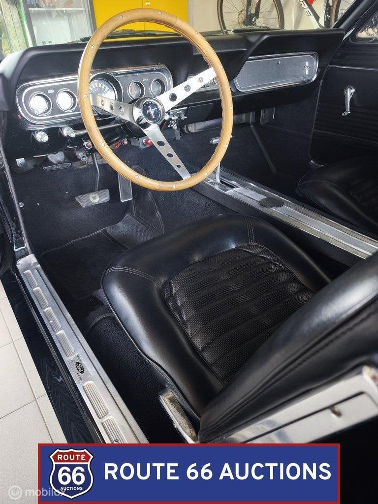 Ford Mustang Hardtop 289 V8 | 1965 | Route 66 Auctions, Auto's, Overige carrosserieën, Zwart, Bedrijf, Handgeschakeld