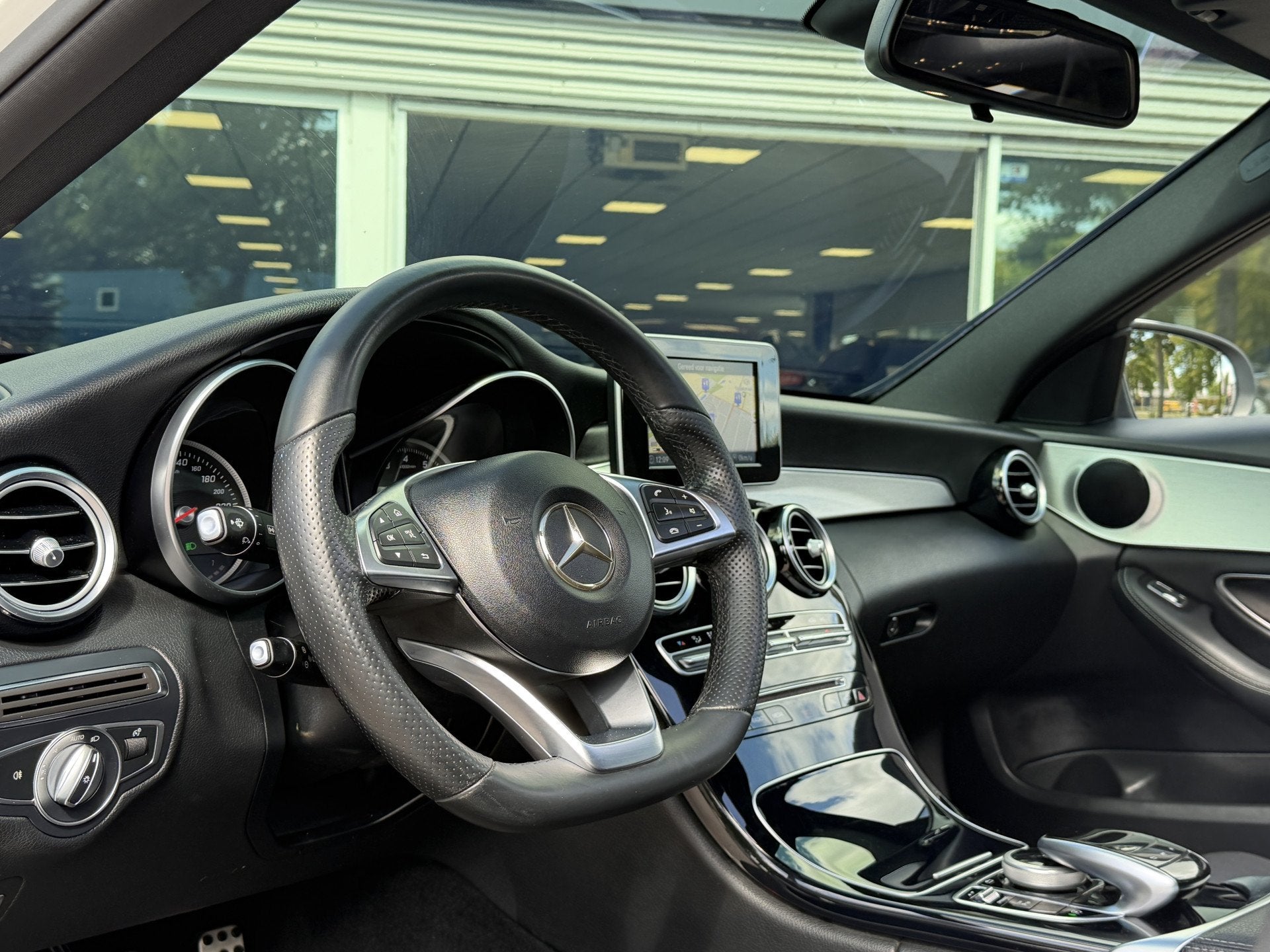 Mercedes-Benz C-Klasse 180 | AMG-Line | Panodak | Leder | Tr, Automaat, Met garantie (alle), Wit, Bedrijf
