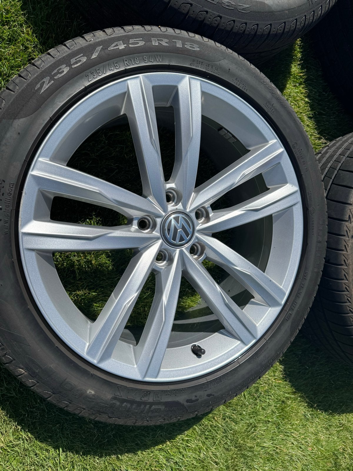 VW Passat Dartfeld Velgen banden 235/45 R18 GTE, Ophalen, 18 inch, Gebruikt, Banden en Velgen