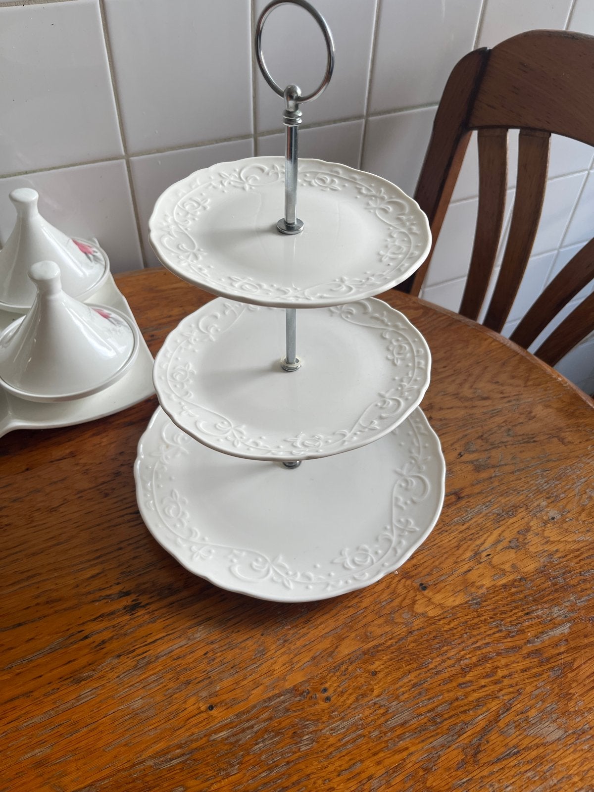 Elegante etagere met 3 lagen, wit porselein, Overige merken, Klassiek, Overige typen, Ophalen of Verzenden
