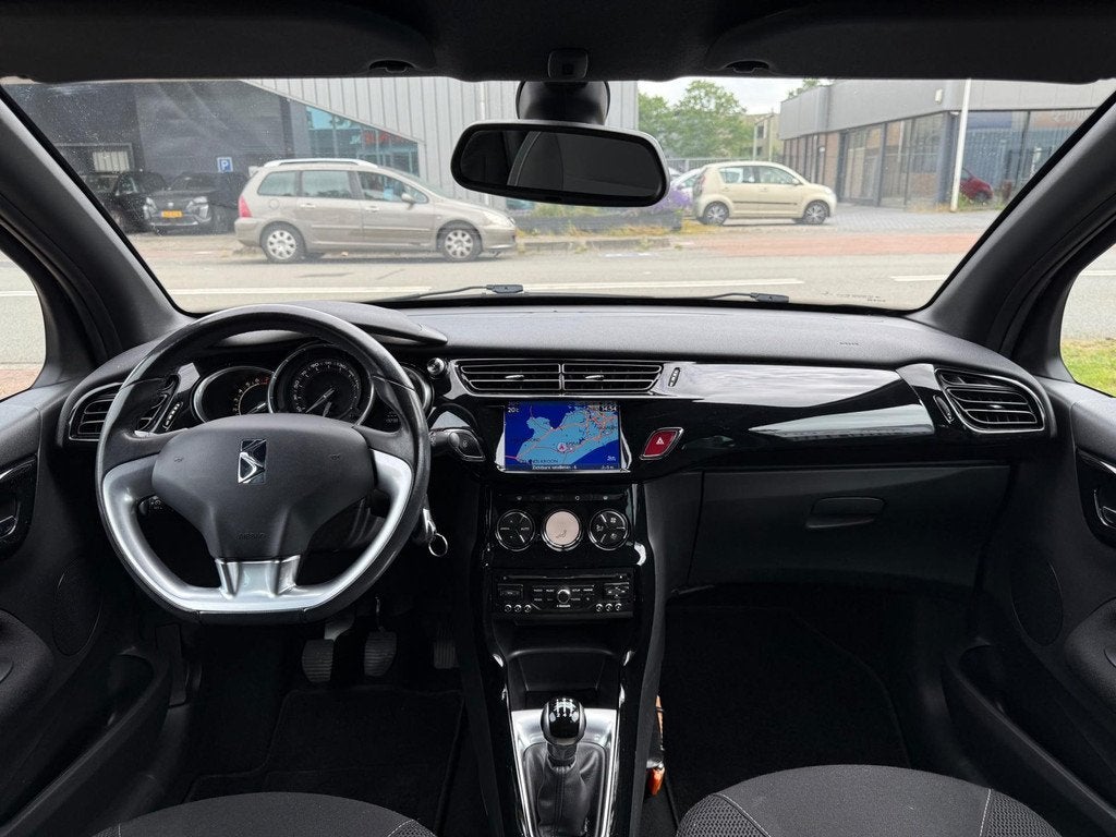 Citroen DS3 1.2 VTi So Chic/Airco/Navigatie/cruisecontrol/el, Auto's, Citroën, Euro 5, Gebruikt, 31 €/maand, 82 pk