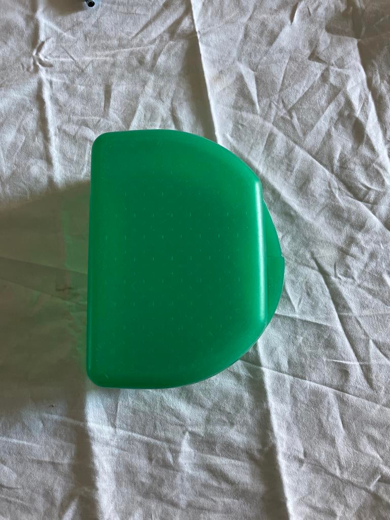 Groene Tupperware snackie, Huis en Inrichting, Keuken | Tupperware, Ophalen of Verzenden, Gebruikt, Groen, Bus of Trommel