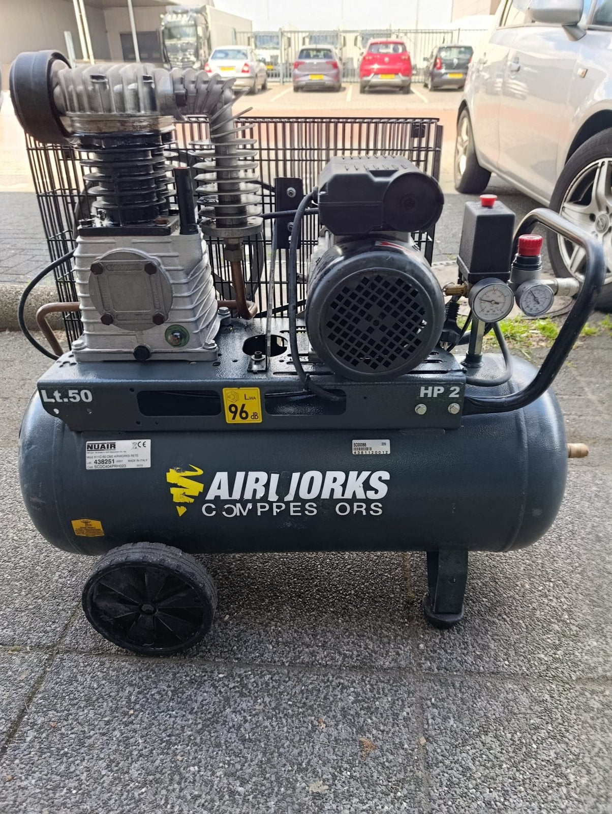 Compressor te koop, Doe-het-zelf en Verbouw, Compressors, 100 liter of meer, Ophalen of Verzenden, Zo goed als nieuw, Minder dan 200 liter/min