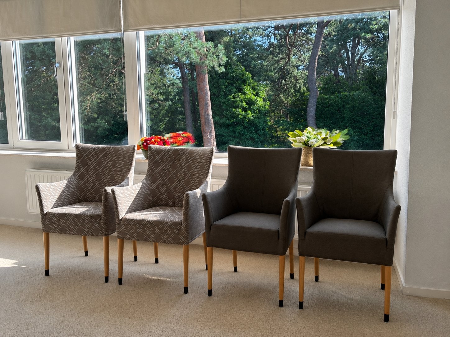 Eetkamer stoelen - Giorgetti italiaans design, Ophalen, 2x antraciet zijn originele stof. 2x opnieuw bekleed., Gebruikt, Overige kleuren