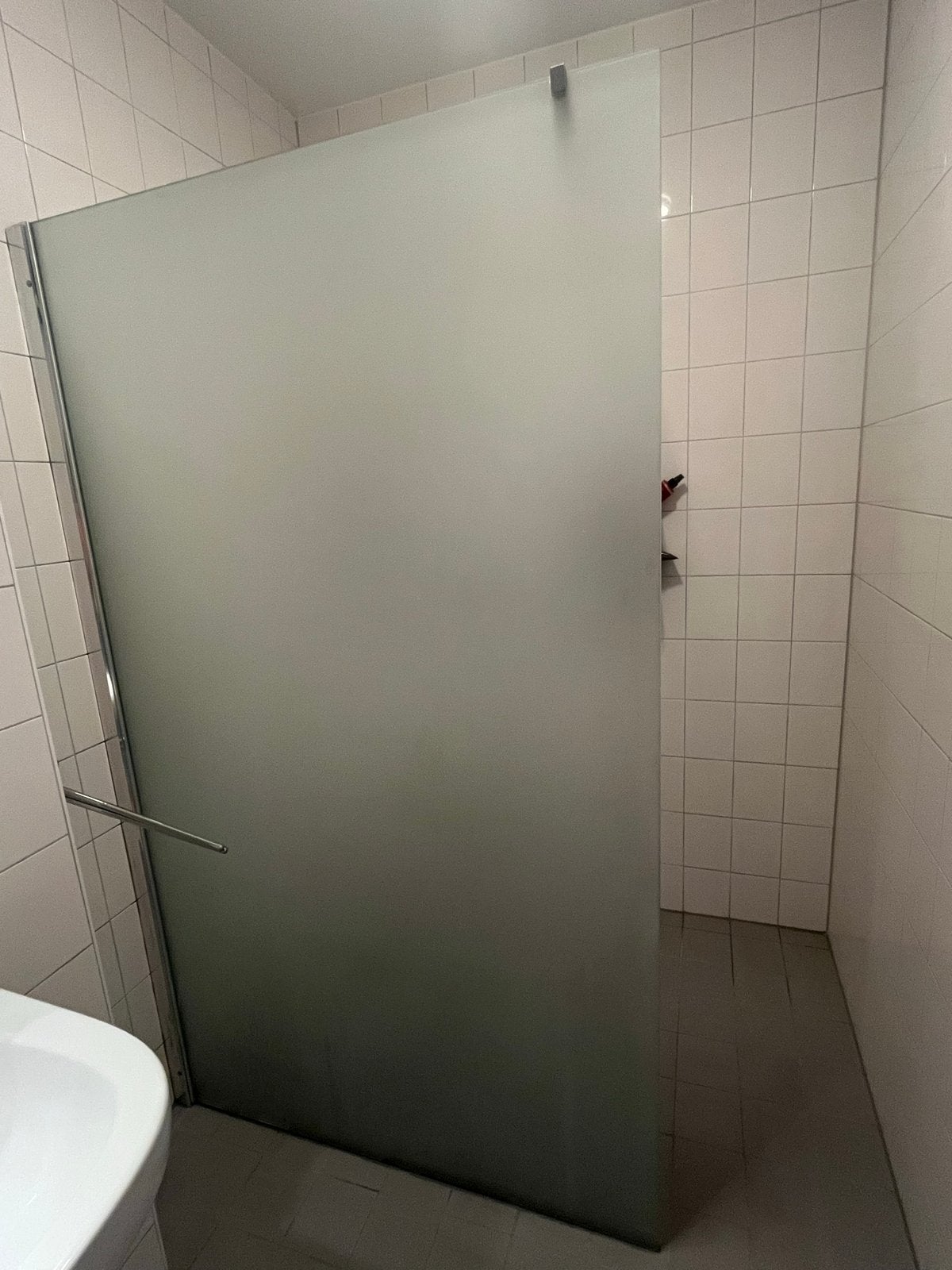 Douchewand van melkglas met chroom frame, Ophalen, Gebruikt, Chroom, Douche