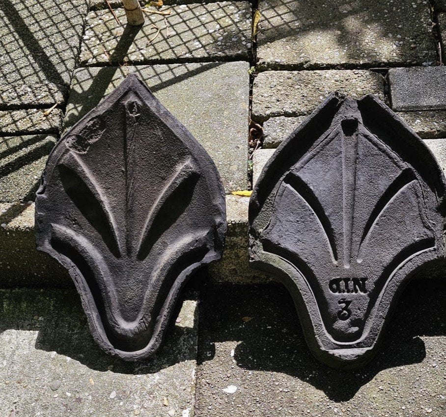 2 antieke dakpannen., Ophalen of Verzenden