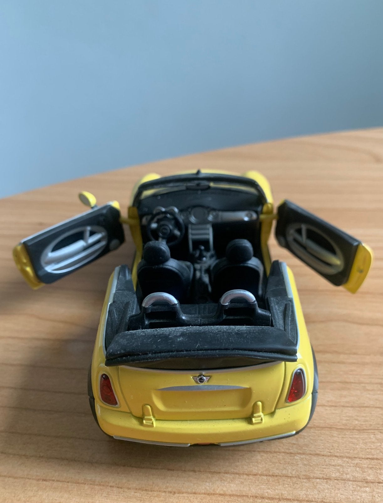 Gele Welly Mini Cooper S Cabrio modelauto, Ophalen of Verzenden, Zo goed als nieuw, Auto, Welly