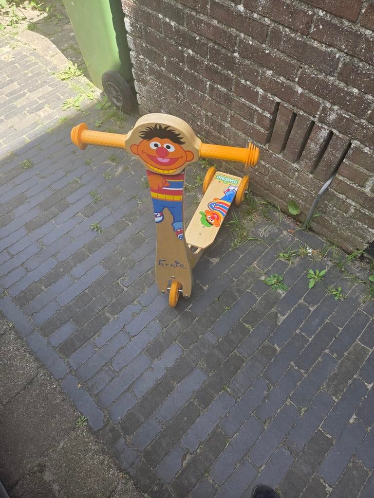 Sesamstraat Houten Step Ernie - 3 fluisterstille wielen, Fietsen en Brommers, Steps, Ophalen of Verzenden, Gebruikt, Gewone step