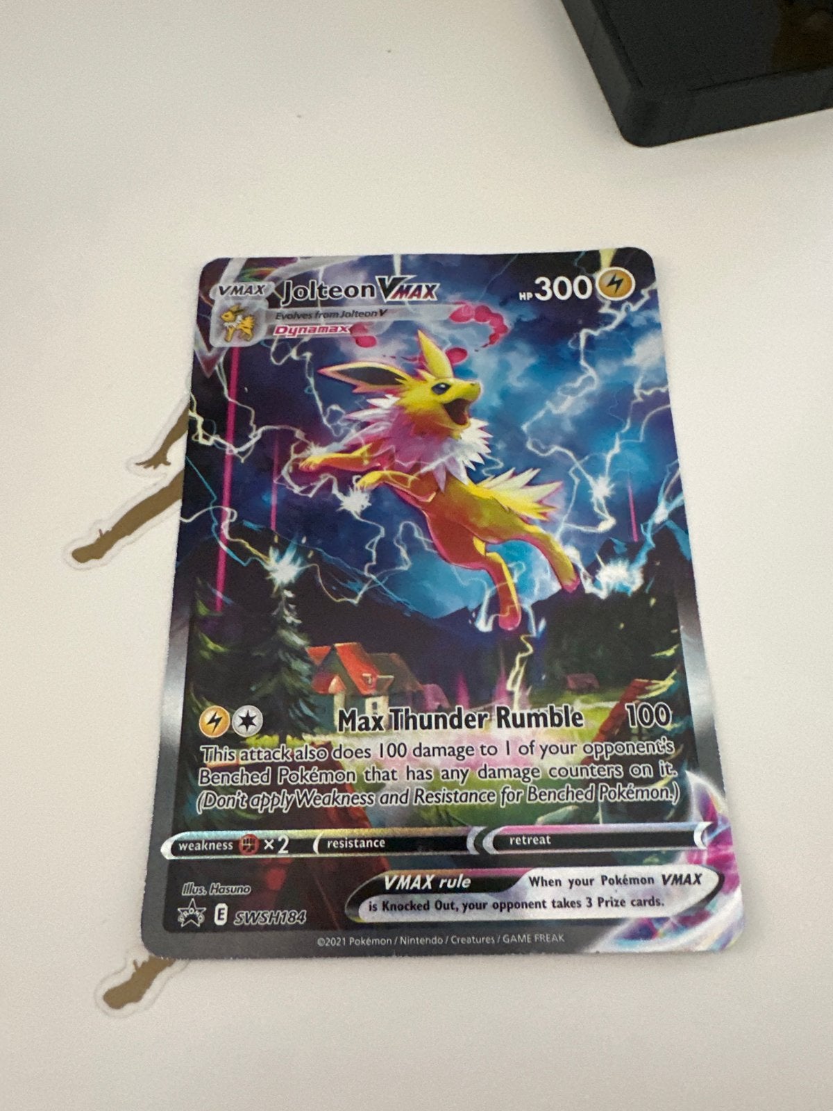 Jolteon VMAX Pokémon grote Kaart SWSH184, Ophalen of Verzenden, Zo goed als nieuw, Losse kaart