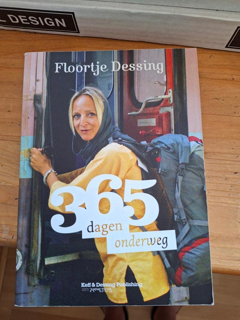 Floortje Dessing - 365 dagen onderweg, Europa, Ophalen of Verzenden, Reisgids of -boek, Floortje Dessing