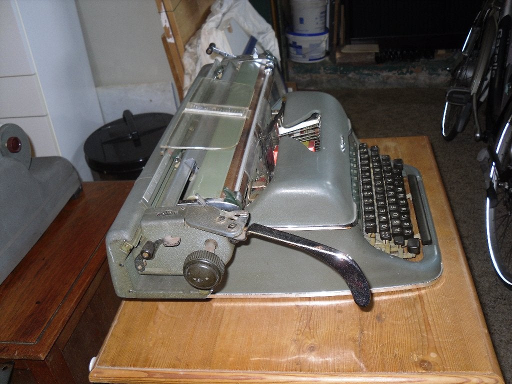 olimpia schrijf machine, Ophalen, Gebruikt