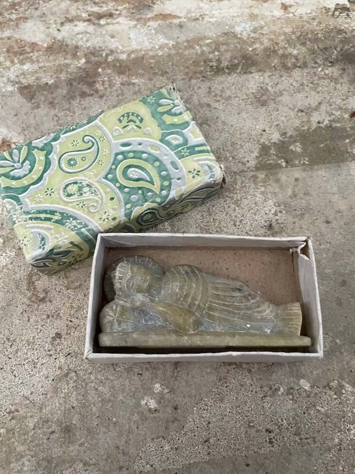 kleine groene jade liggende boeddha beeldje!, Ophalen of Verzenden, Zo goed als nieuw, Overige materialen