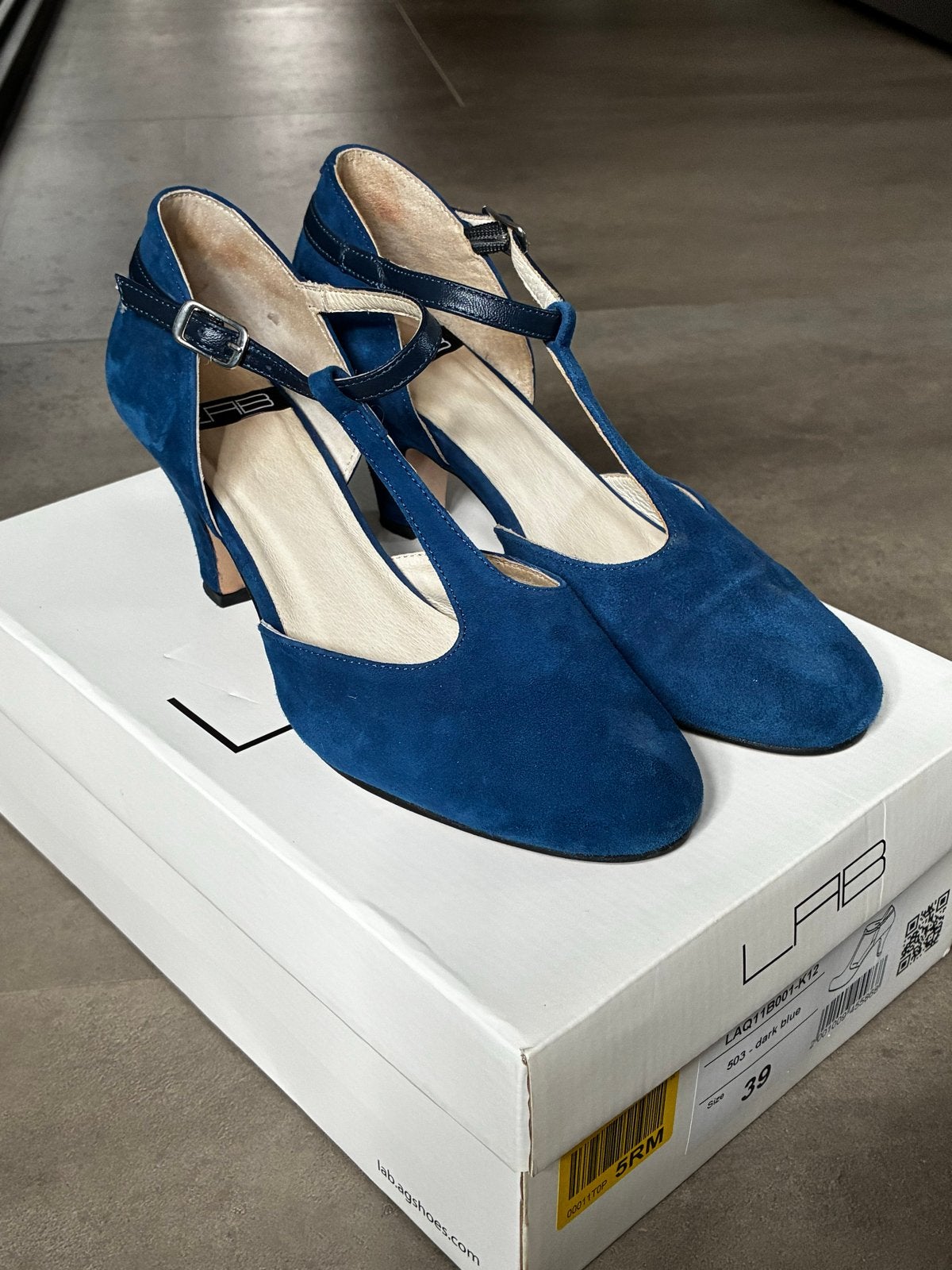LAB donkerblauwe suede pumps maat 39, Kleding | Dames, Ophalen of Verzenden, Zo goed als nieuw, Blauw, Pumps