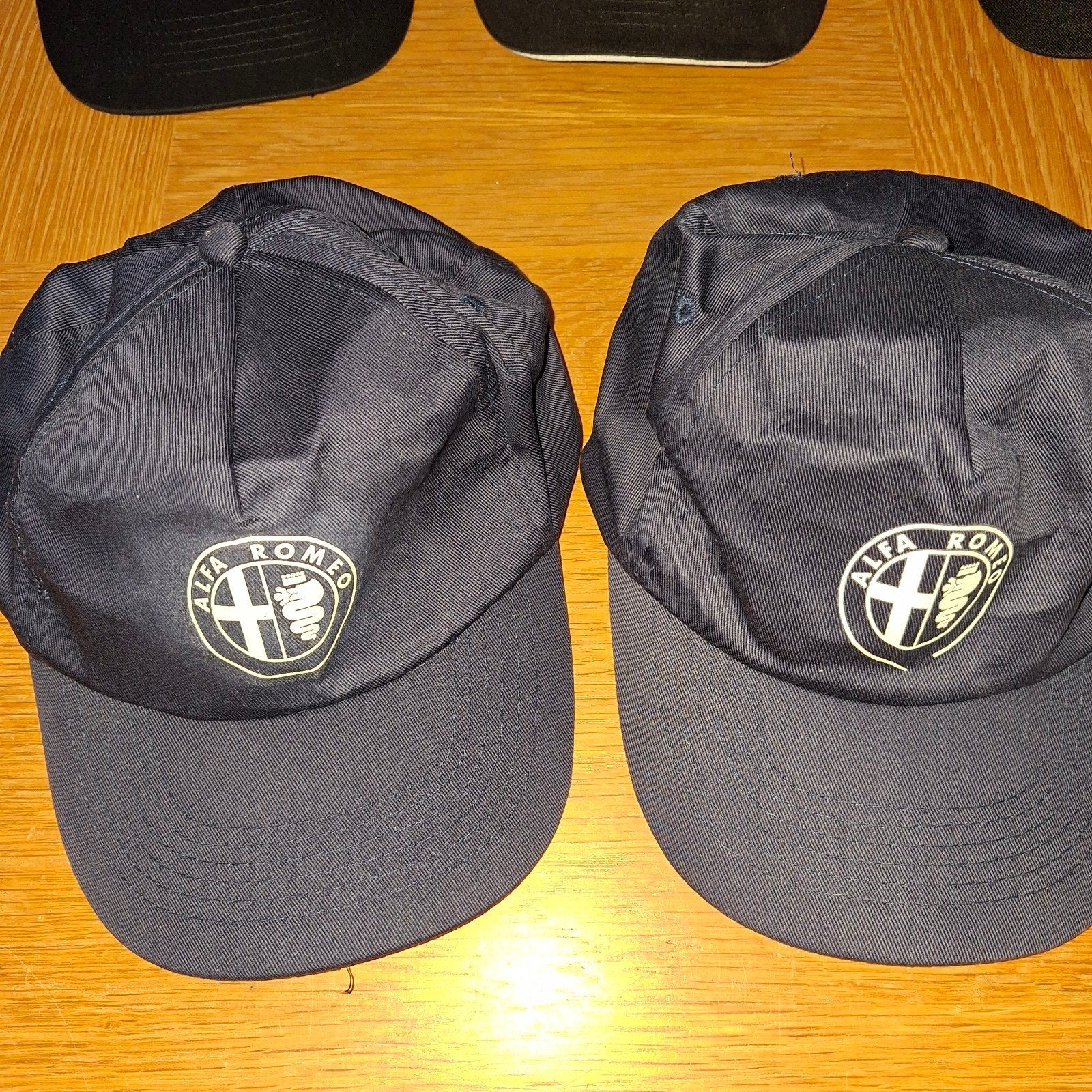 Alfa Romeo petten - Set van 2   per stuk €7.50 of 2 voor €10, Alfa Romeo, Pet, Gedragen, One size fits all