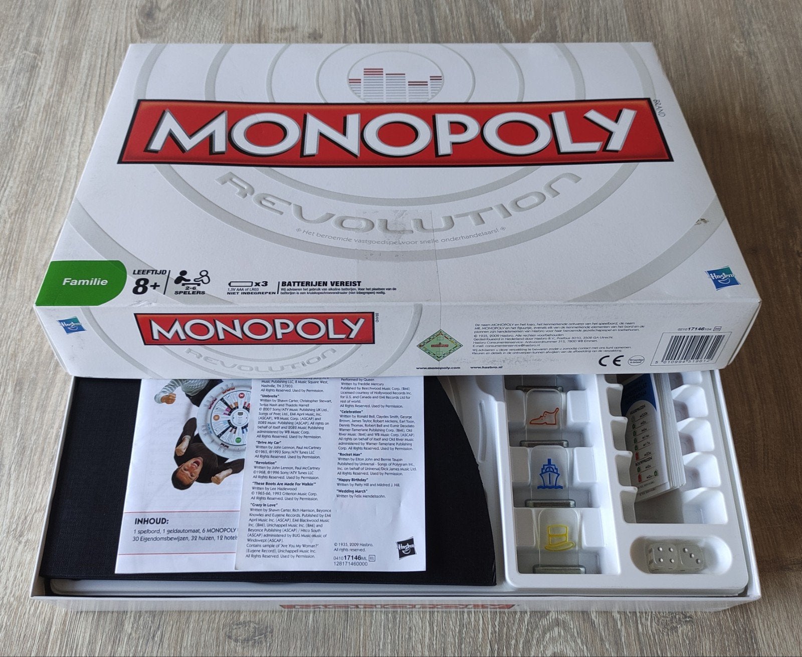MONOPOLY REVOLUTION in een MOOIE STAAT, Hobby en Vrije tijd, Gezelschapsspellen | Bordspellen, Ophalen of Verzenden, Zo goed als nieuw