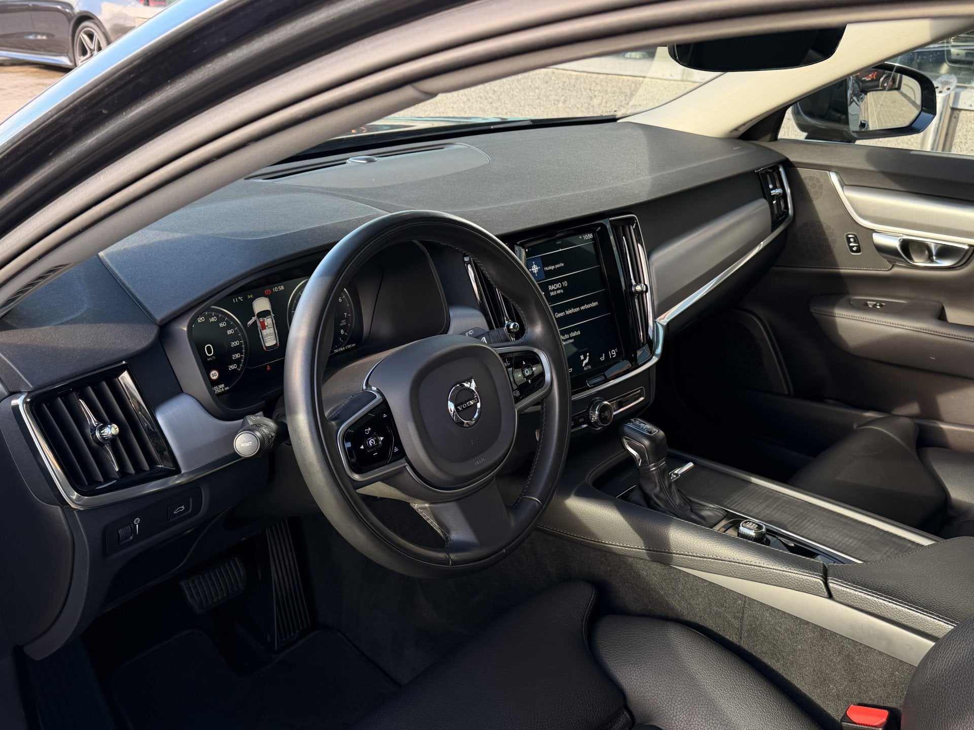 Volvo V90 2.0 T4 Momentum | Apple Carplay | ACC | Elek. Trek, 15 km/l, 1969 cc, 1616 kg, 93 €/maand