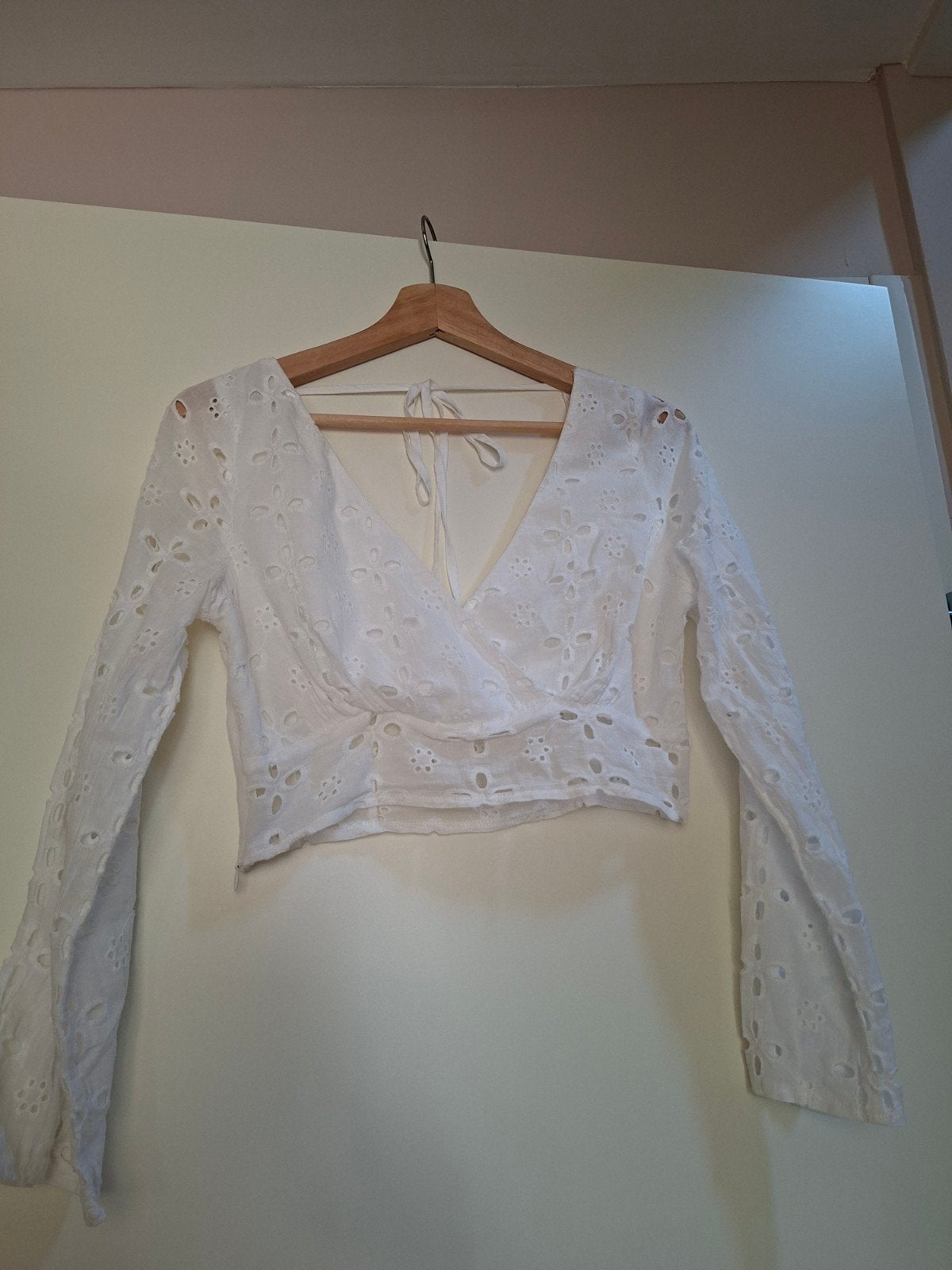 Witte kanten crop top met lange mouwen, maat S, Kleding | Dames, Tops, Wit, Ophalen of Verzenden, Lange mouw, Maat 36 (S)