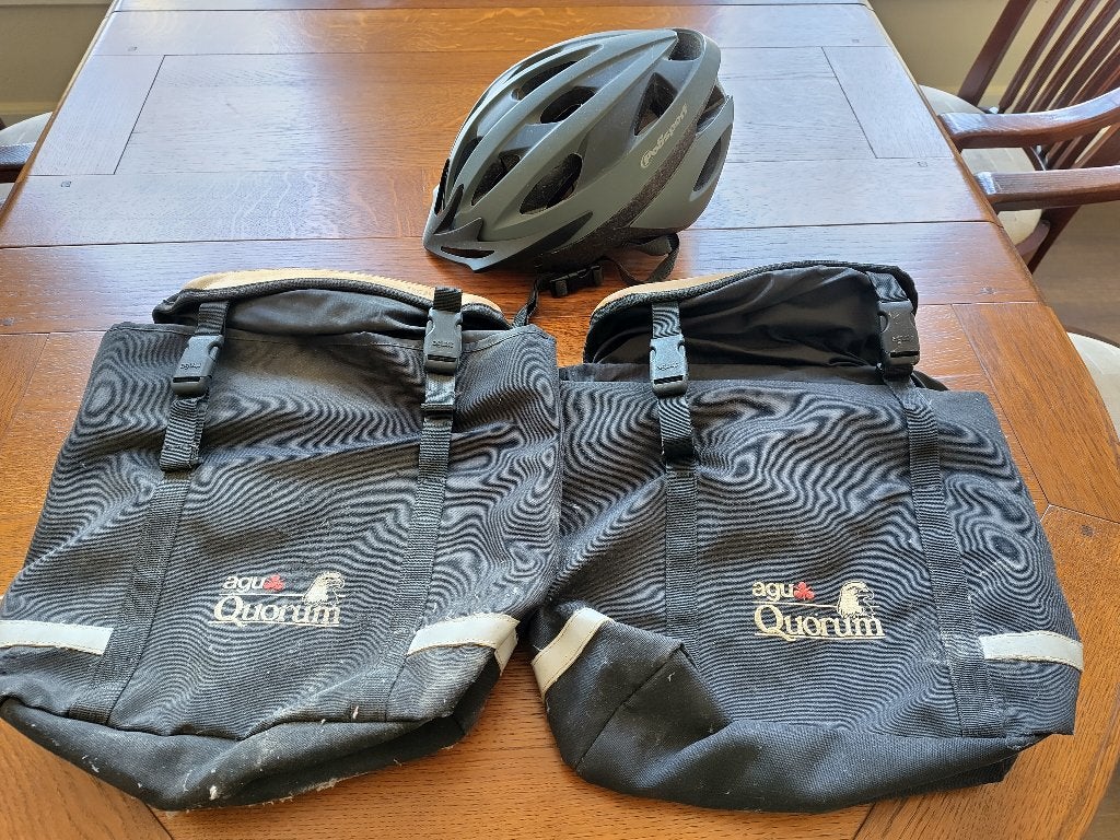 Fietstassen, fietshelm, fietsgids, Ophalen, Gebruikt