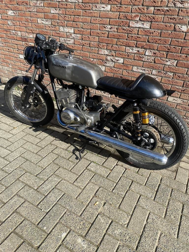 Suzuki GT 250 tweetakt cafe racer, Particulier