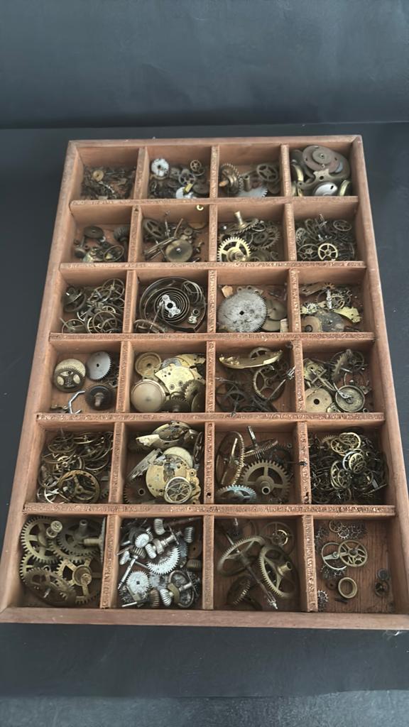 Zakhorloge onderdelen in letterbak, Ophalen of Verzenden