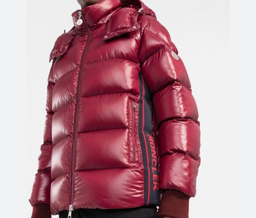 Moncler Lunetiere Burgundy Down Jacket, Ophalen of Verzenden, Zo goed als nieuw, Maat 48/50 (M), Rood