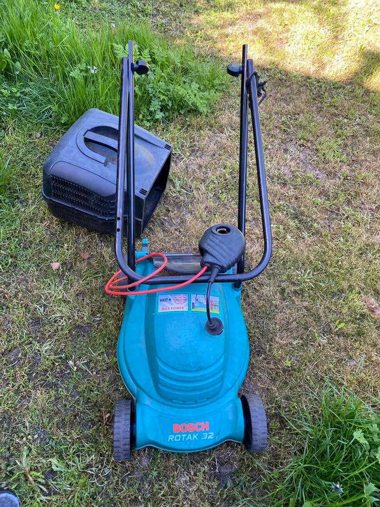 Electrische grasmaaier , rotax van bosch, gratis, Tuin en Terras, Ophalen, Gebruikt, Elektrische grasmaaier