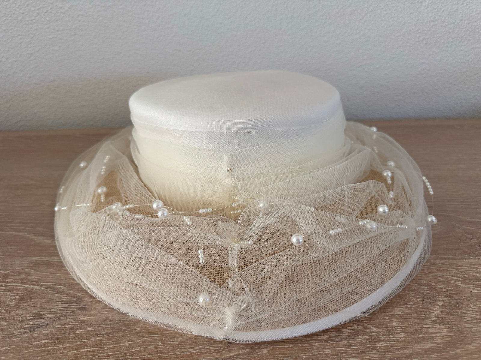 Leuke Trouwhoed, Ophalen of Verzenden, Zo goed als nieuw, Wit, Accessoires
