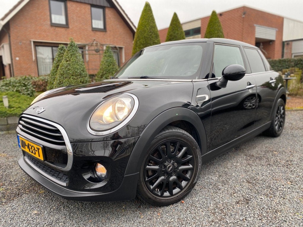 Mini COOPER 1.5 COOPER BUSINESS 5drs NAVI, NL Auto, Airco, C, Auto's, Mini, 136 pk, Gebruikt, Euro 6, Origineel Nederlands