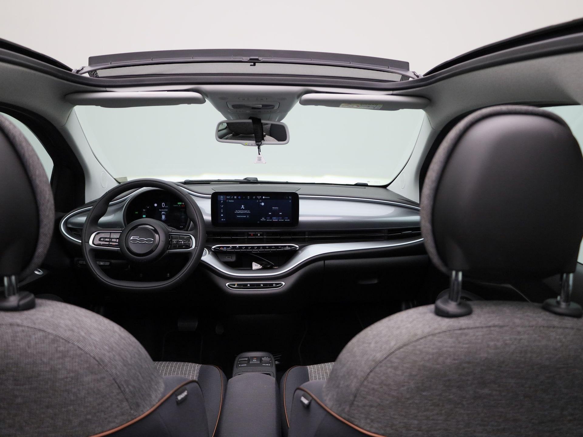 Fiat 500 C RED 42 kWh | Cabrio | Apple Carplay / Android Aut, Auto's, Gebruikt, 4 stoelen, 255 min, Te koop