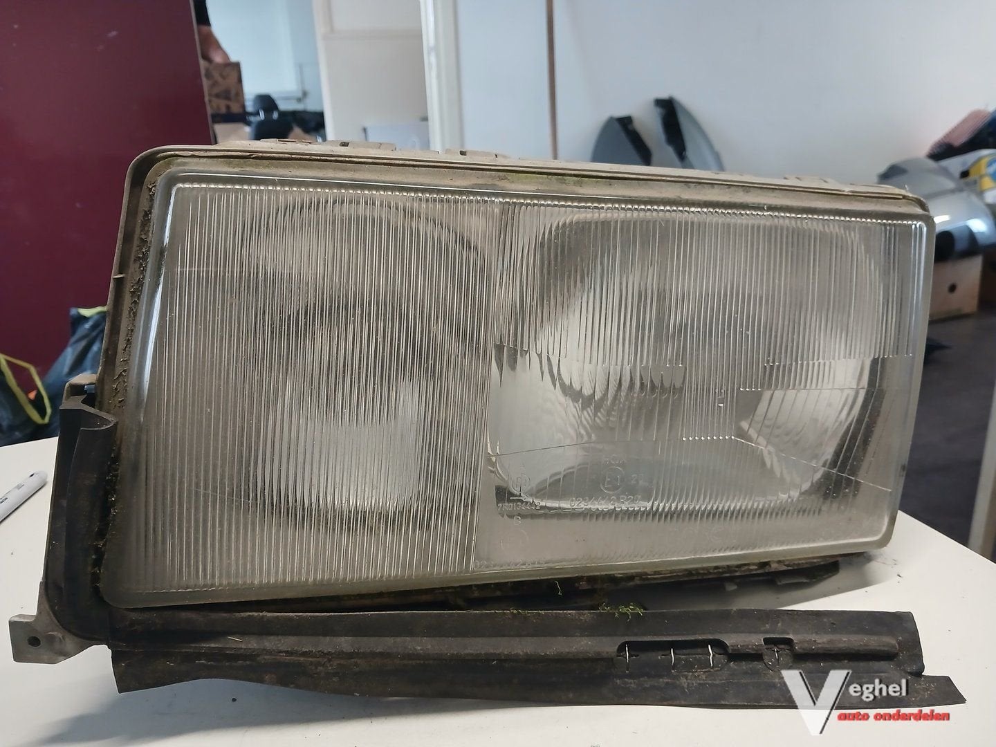 MB W201 1.8B 4 bak sedan Koplamp LV '93