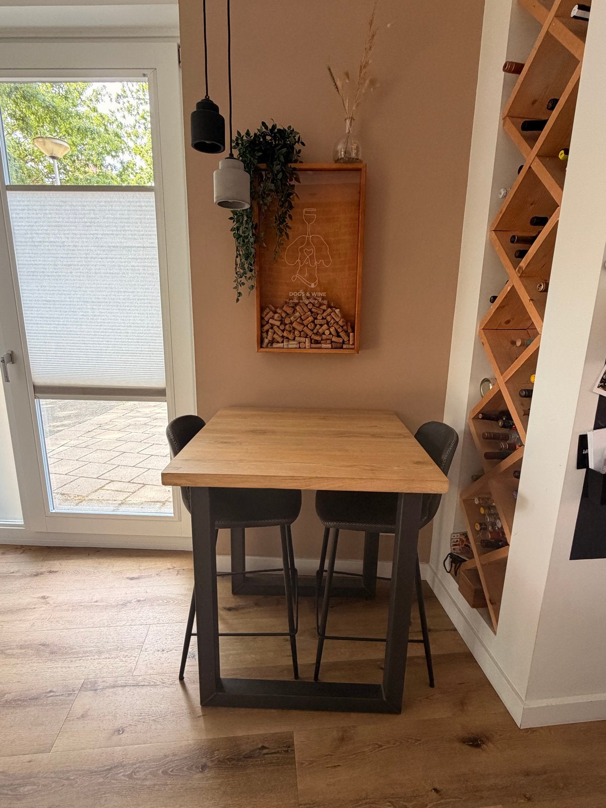 Hoge tafel met 2 leren stoelen van By Boo, Gebruikt, Ophalen of Verzenden, 90 cm of meer, Hout