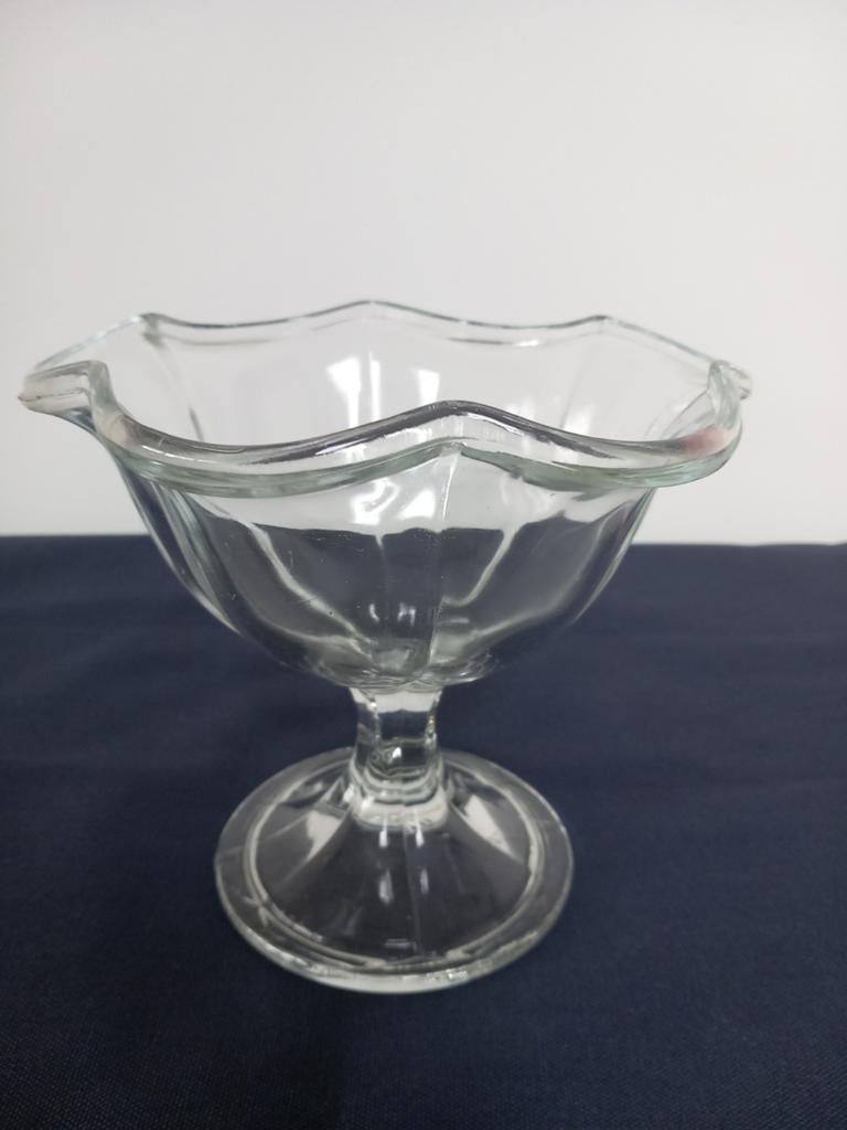 Glazen schaal op voet - 15 cm hoog, 17 cm breed, Ophalen of Verzenden