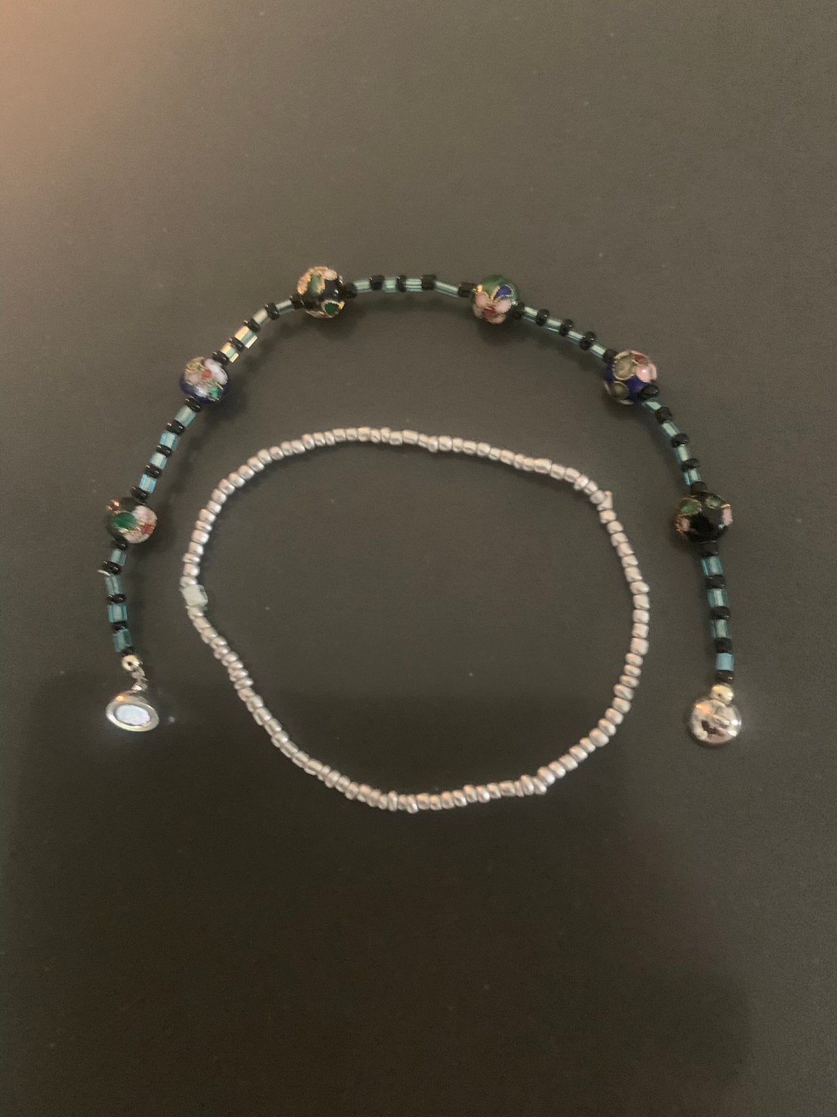 Armbandje met cloisonné kralen en magneet bol sluiting,, Ophalen of Verzenden, Zo goed als nieuw