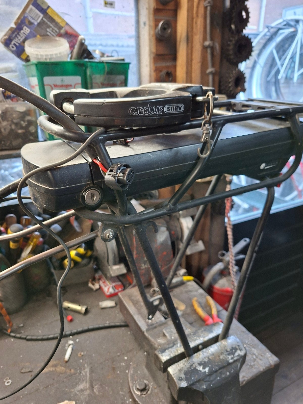 Bosch PowerPack 300 accu met slot en sleutel (defect), Gebruikt