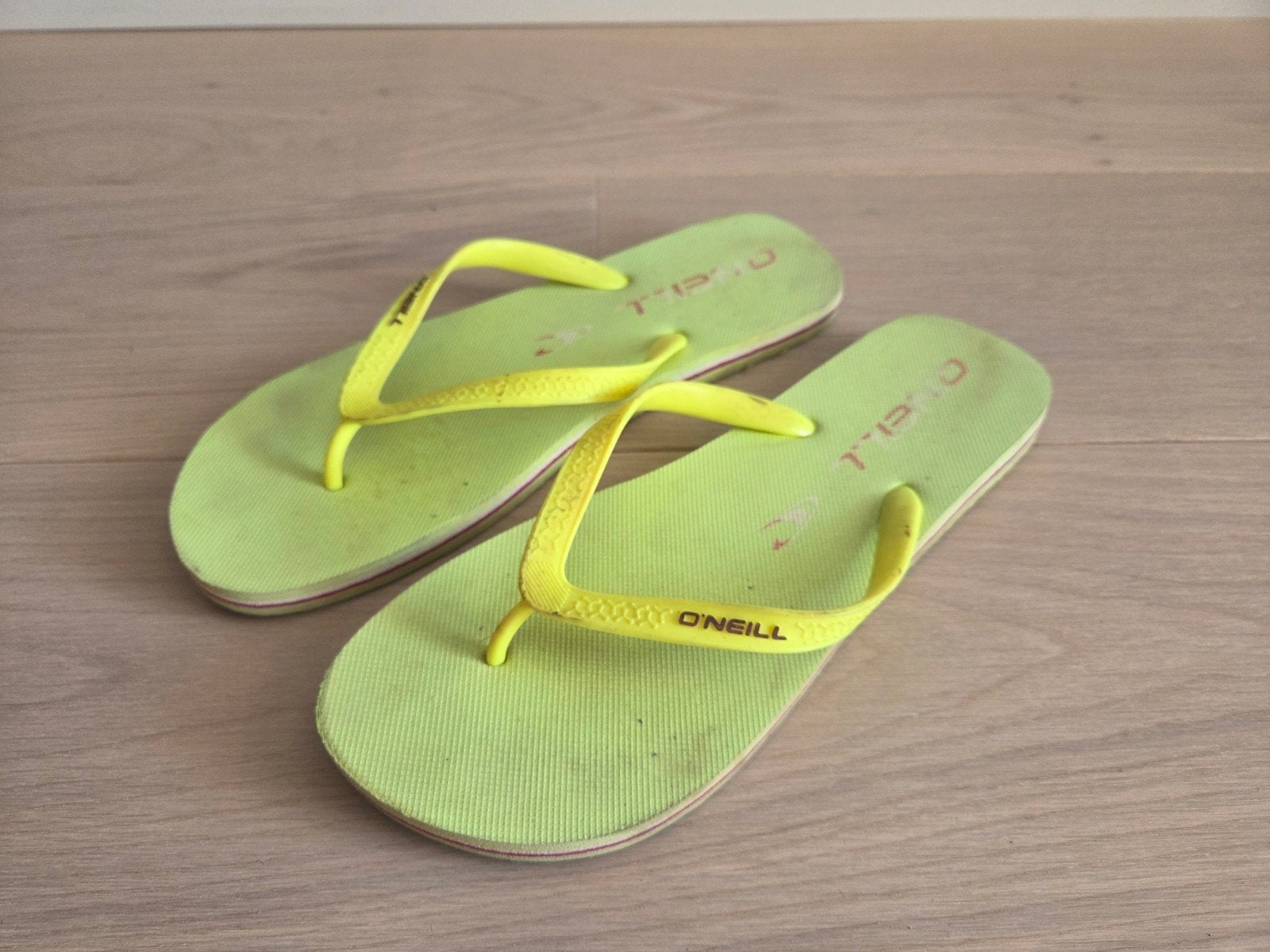O'Neill Slippers - Neon Geel, Kleding | Dames, Ophalen of Verzenden