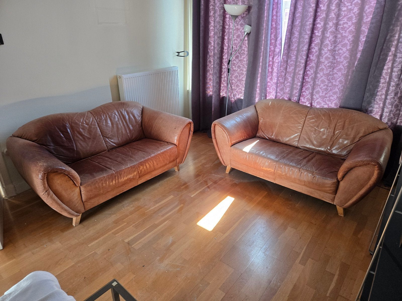 2 Comfortabele buffelleren tweepersoonsbanken, Ophalen, Gebruikt, 150 tot 200 cm, Tweepersoons
