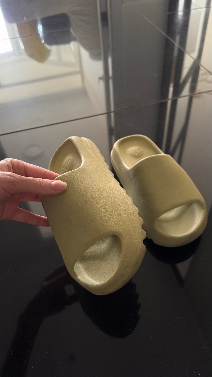 Yeezy Slide Groen Maat 37, Ophalen of Verzenden, Zo goed als nieuw, Groen, Slippers