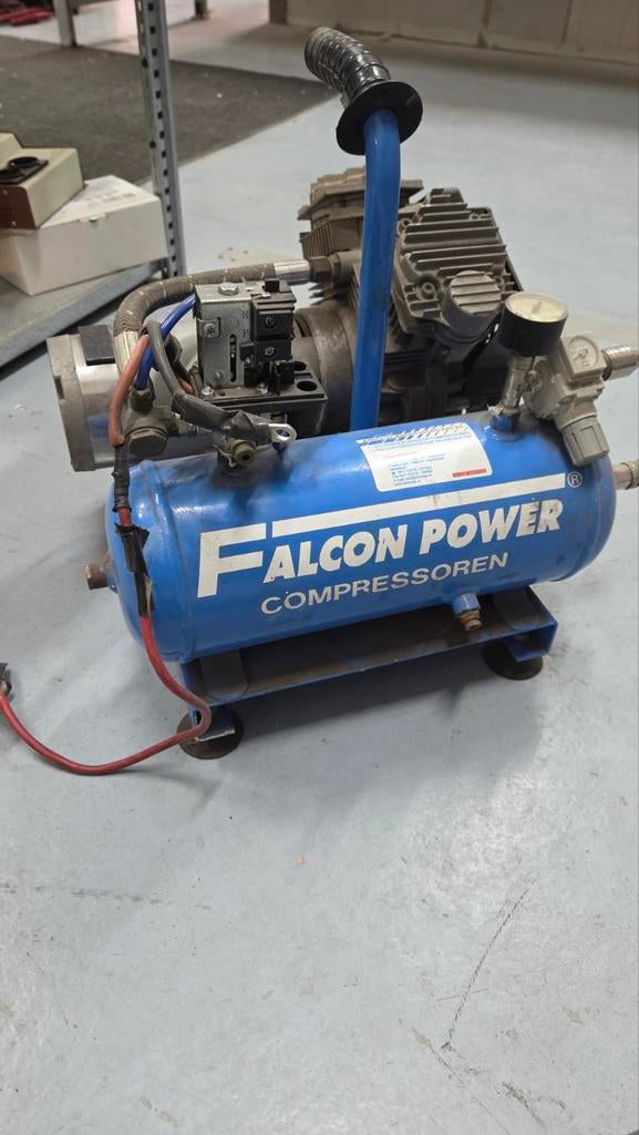 12 volt compressor, Doe-het-zelf en Verbouw, Compressors, Minder dan 25 liter, Ophalen of Verzenden, Minder dan 200 liter/min