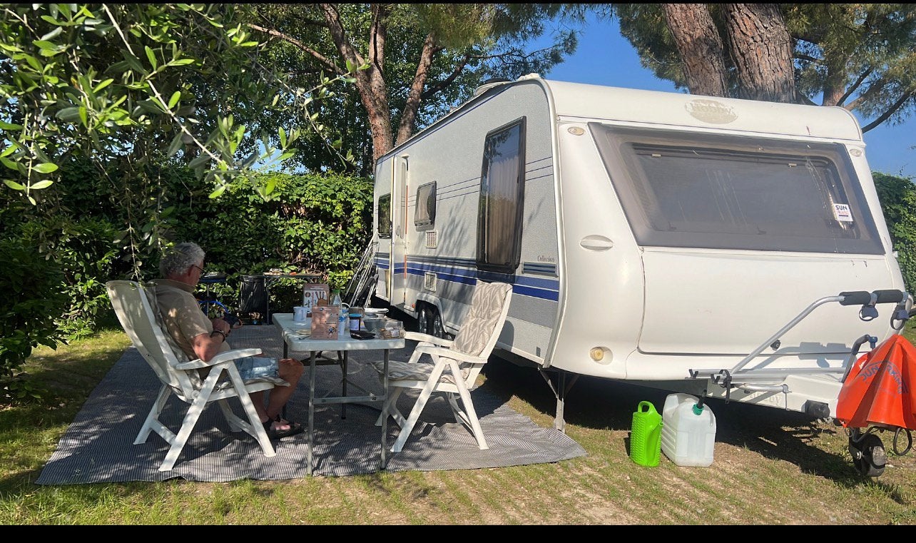 Hobby Prestige 640 SMF tandemasser in Bardolino te koop, Caravans en Kamperen, Vast bed, Rondzit, Hobby, 7 tot 8 meter