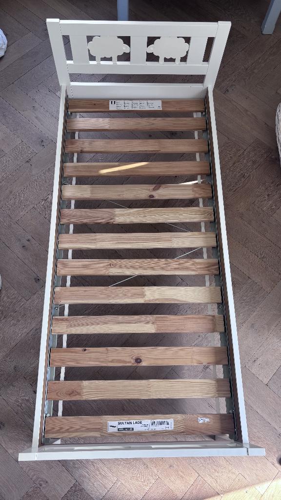 Peuterbed met lattenbodem en zijsteun van de Ikea, Kinderen en Baby's, Kinderkamer | Bedden, Gebruikt, 70 tot 85 cm, 140 tot 160 cm