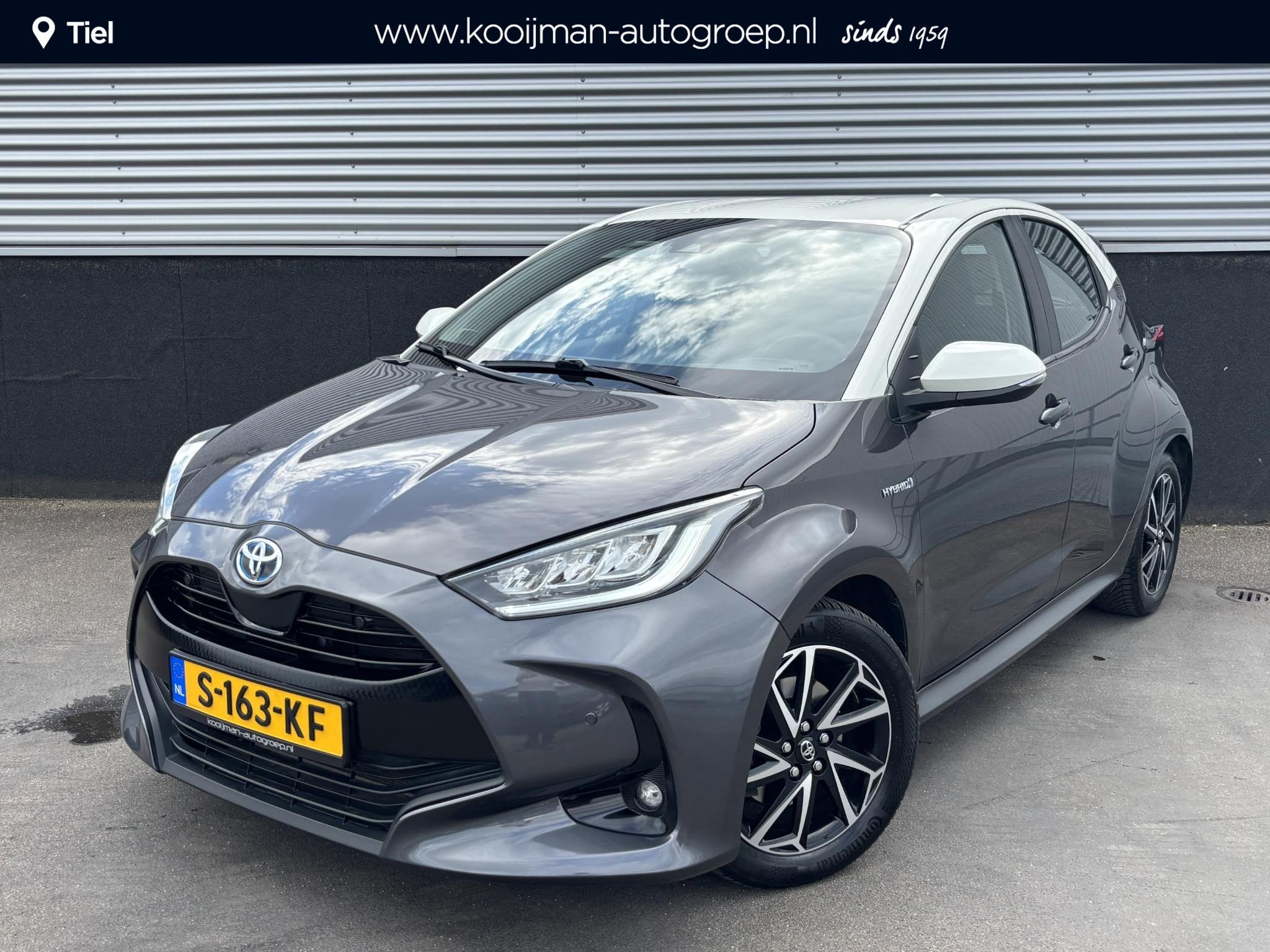 Toyota Yaris 1.5 Hybrid Executive Bi-tone edition Navigatie,