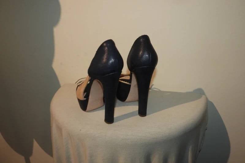 Red Valentino pumps plateau voorkant peeptoo strikje 37, Pumps, Red Valentino, Zo goed als nieuw, Verzenden