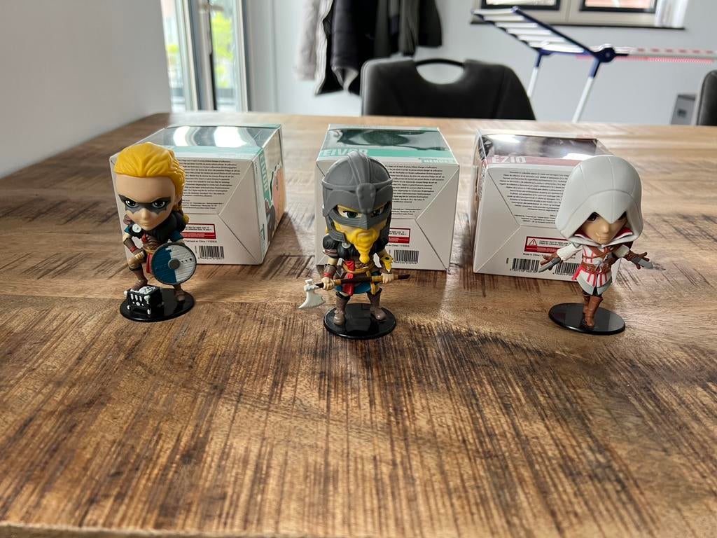 3 Ubisoft heroes assassin creed beeldjes, Ophalen of Verzenden, Zo goed als nieuw, Fantasy