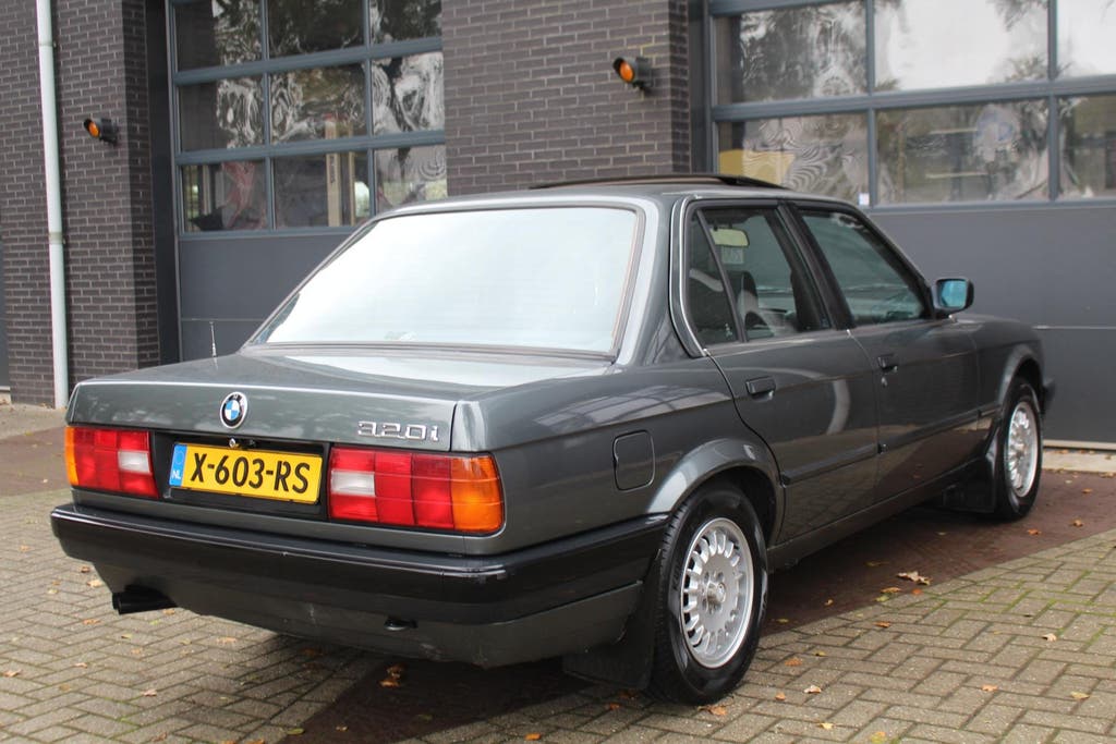 BMW 3 Serie 320i 6 Cilinder ORIGINELE STAAT! UNIEKE AUTO! NE, foto 8