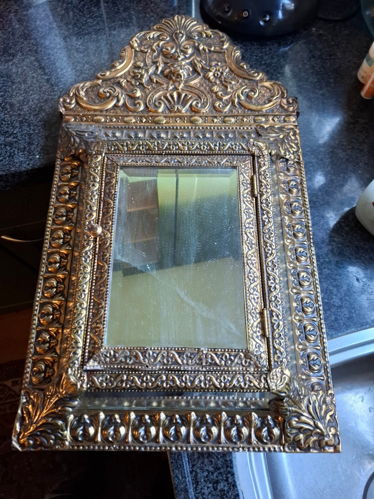 Uniek borstel kastje met spiegelglas en prachtig, Ophalen of Verzenden, Rechthoekig, Minder dan 50 cm