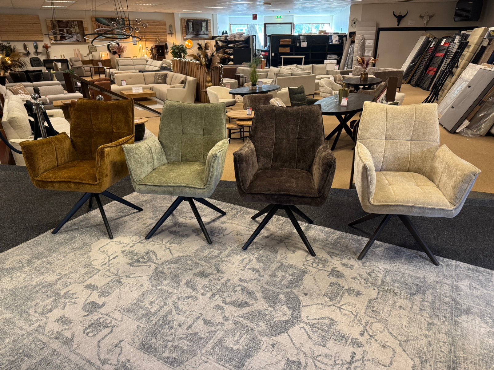 Eetkamerstoel Lisse in 4 kleuren 360° Direct/Leverbaar, Huis en Inrichting, Ophalen, Overige kleuren, #Retro#Draaibaar#Modern#Luxueus