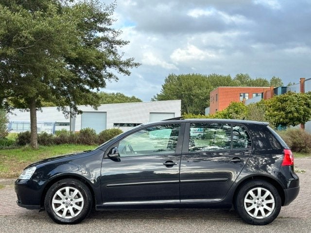 Volkswagen Golf 1.6 FSI Comfortline 5-Drs Automaat ECC Navi, Auto's, Dealer onderhouden, Gebruikt, Zwart, 4 cilinders