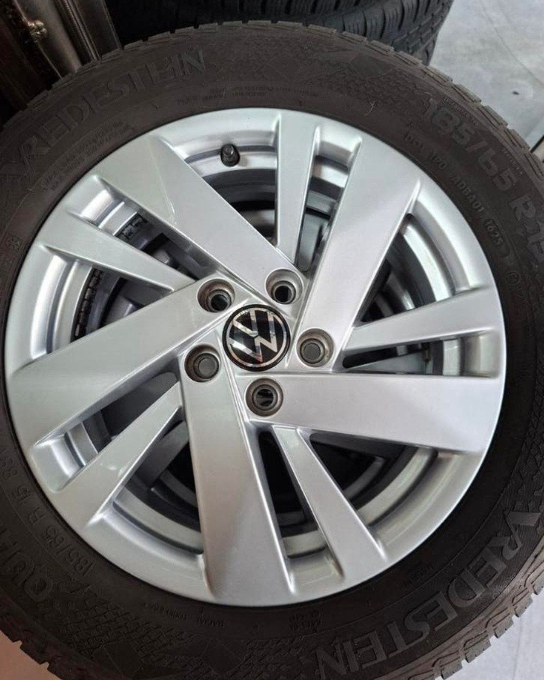 Mooie 15 inch velgen met banden voor VW Polo, Ophalen, Gebruikt